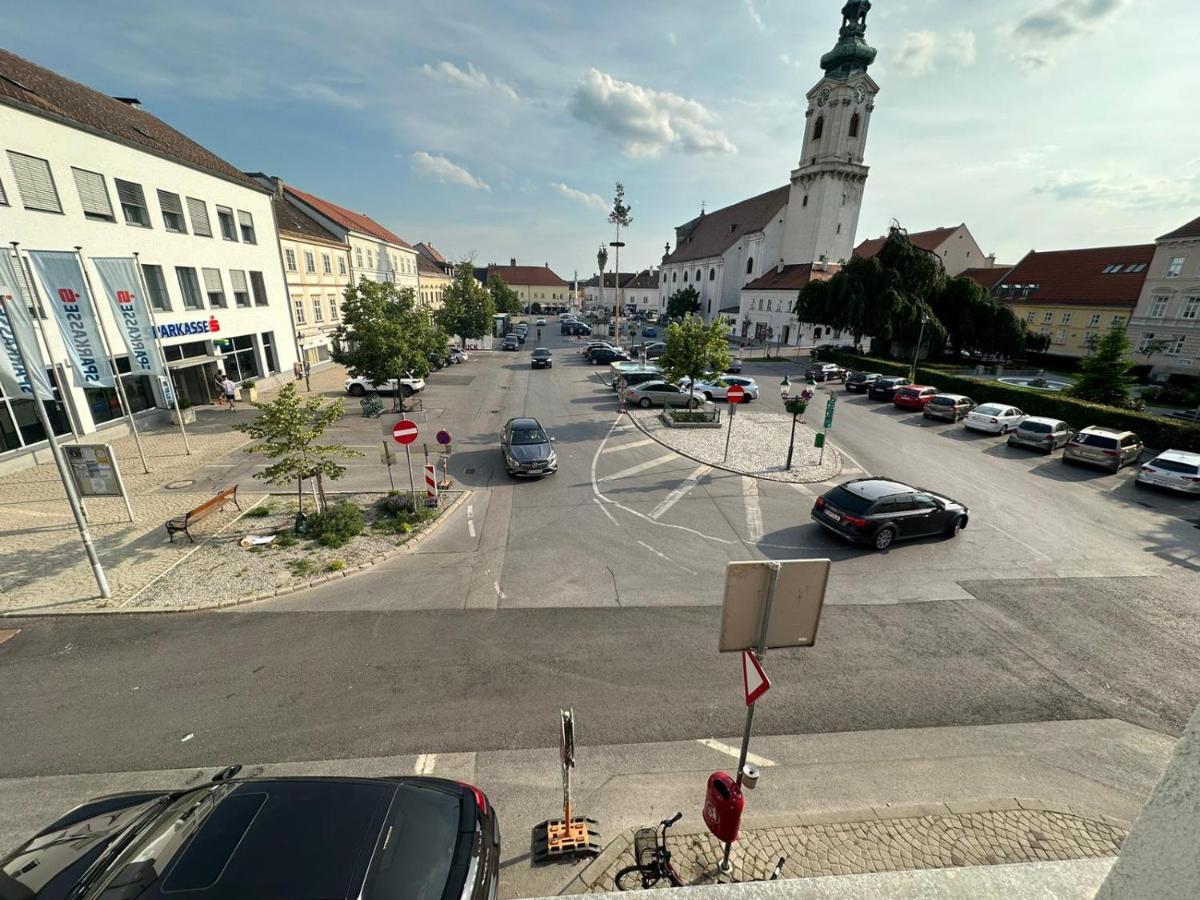 Central Plaza Mini Apartment 1 Bruck an der Leitha Eksteriør bilde
