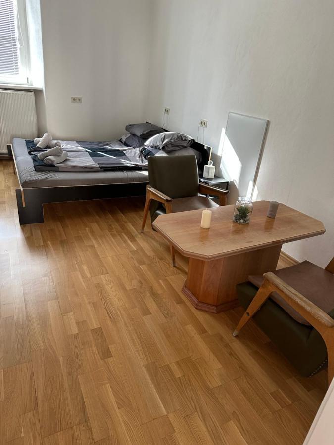 Central Plaza Mini Apartment 1 Bruck an der Leitha Eksteriør bilde